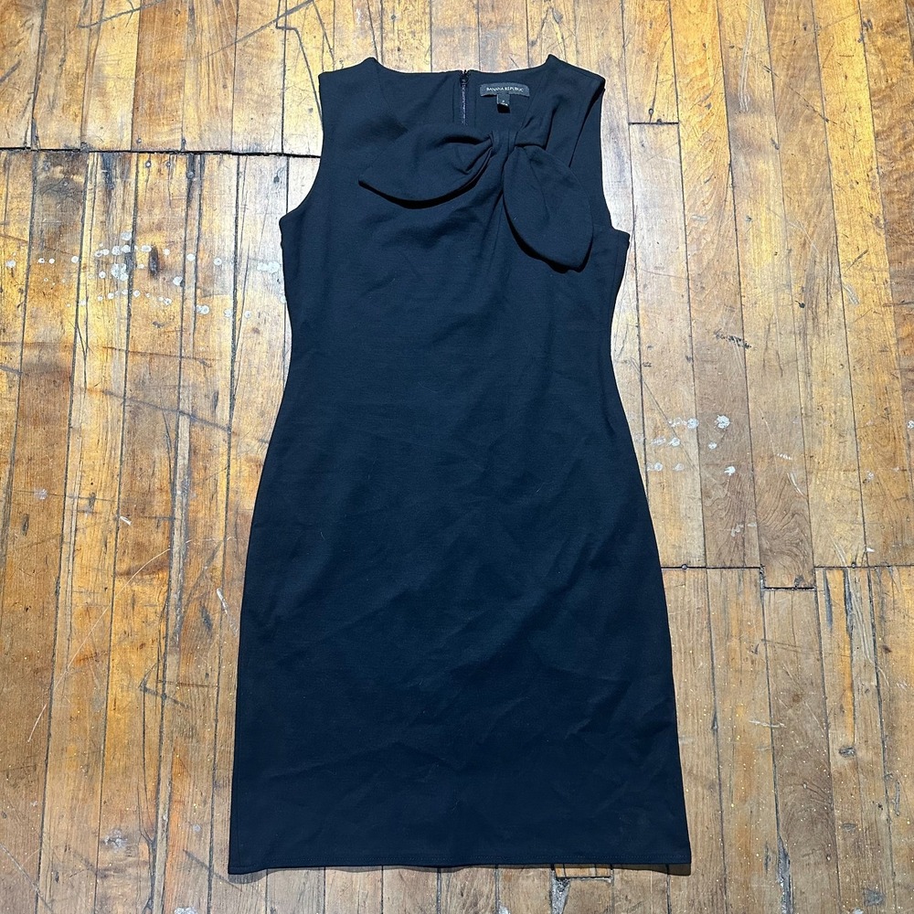 Banana Republic Sheath Dress Women's Size 2 Black‎ Sleeveless Bow Neck Zip Back